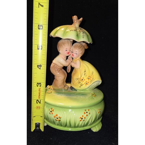 Vintage Josef Orig. Ceramic Music Box With Couple Under Umbrella, Raindrops keep - Picture 7 of 8